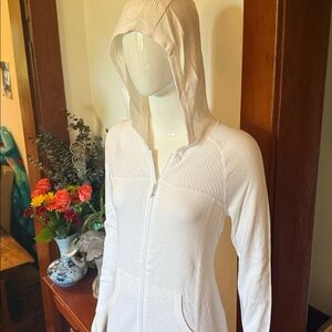 NWT Eddie Bauer size small White Hooded Zip-Up Sweater